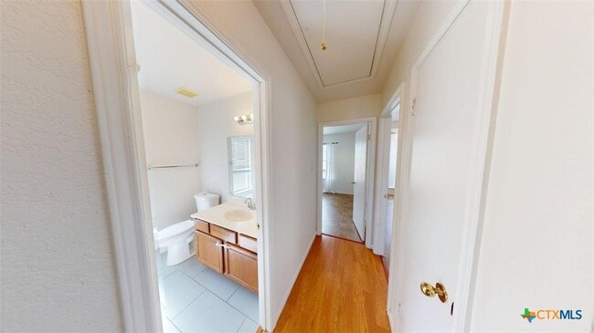 Building Photo - 411 Tomahawk Dr