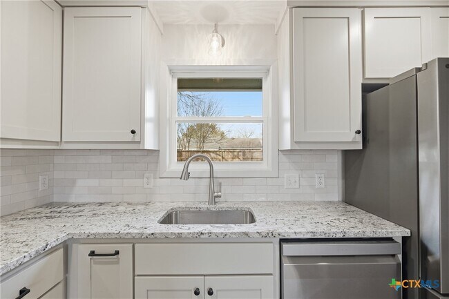 Building Photo - 410 State Hwy 95