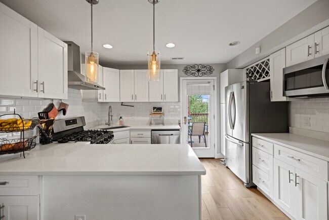 Building Photo - 5519 5th St NE