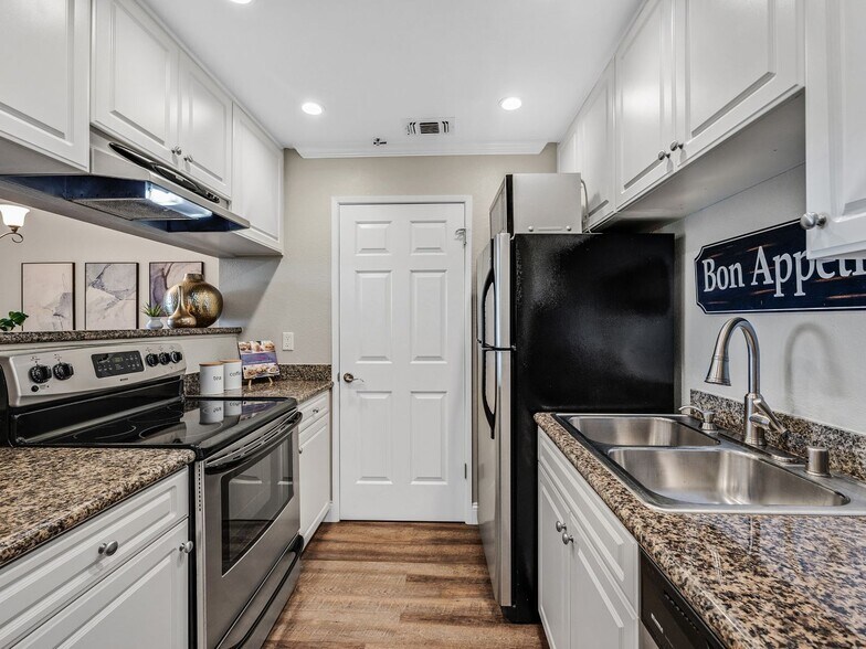 Building Photo - 805 Watson Canyon Ct