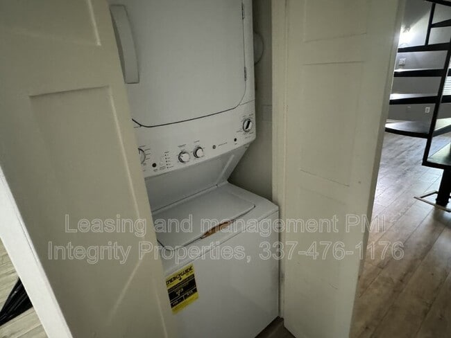 Building Photo - 300 Lozes Ave