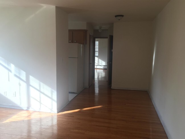 Building Photo - 4865 Cadieux Rd