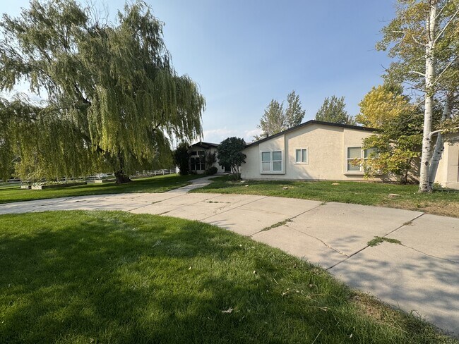 Primary Photo - 3171 Horse Thief Dr