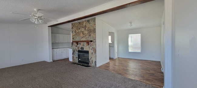 Building Photo - Ready to move in!