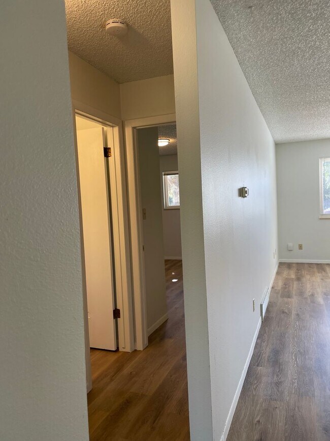Building Photo - 2143 Ryeland Ln
