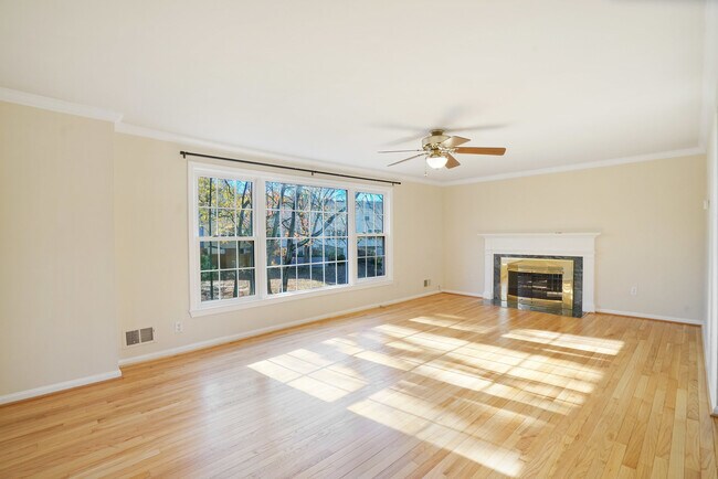 Building Photo - 4339 Cedarlake Ct