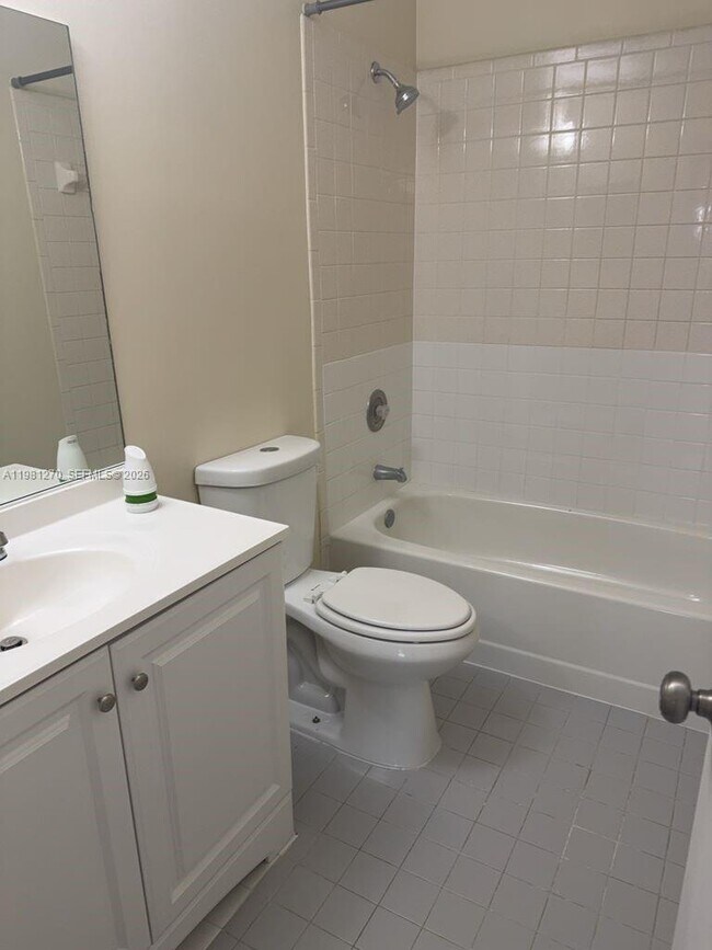 Building Photo - 1017 Washington Cir