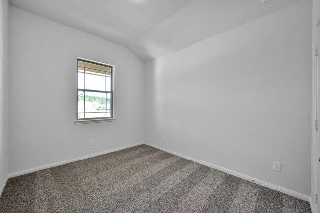 Building Photo - 17620 Cedar Crst Dr