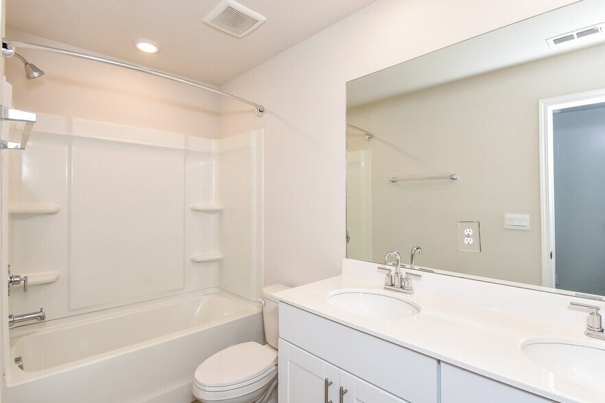 Building Photo - 6075 Hickory Crk Ct