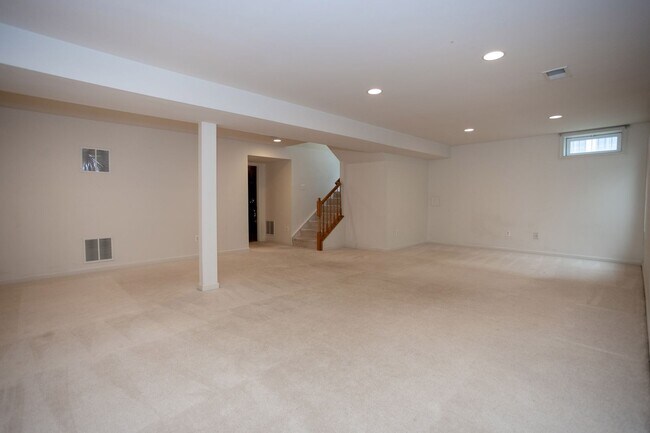 Building Photo - Spacious & Bright Home in Parks of Piedmon...