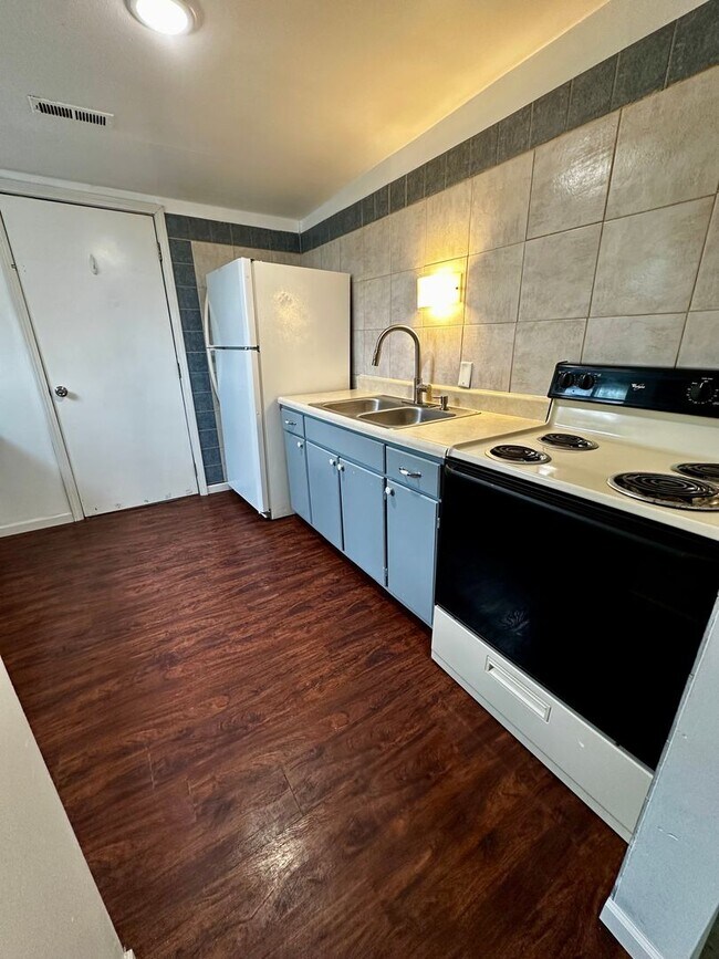 Building Photo - 1214 Commercial St