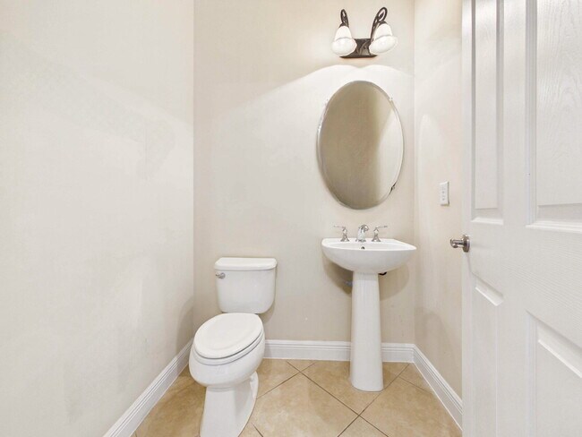 Building Photo - Luxury Lakefront Pool Home in Tesoro - Move-in Ready with Premium Inlcusions