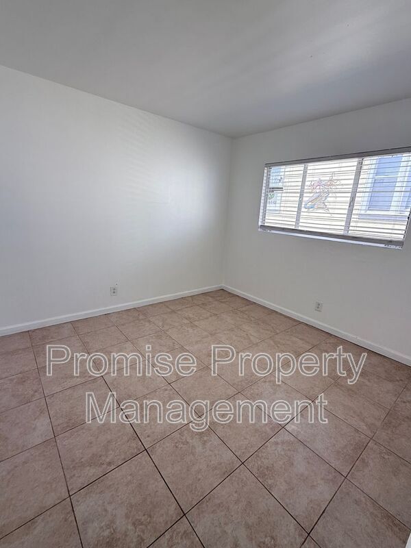 Building Photo - 303-307 S. Myers