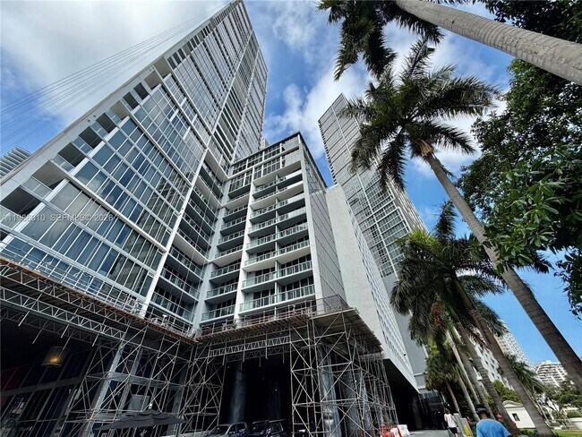 Building Photo - 475 Brickell Ave