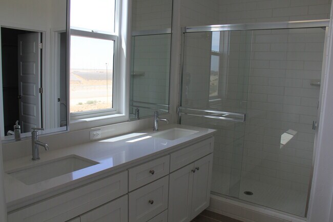 Building Photo - 3319 Golden Trails Ln
