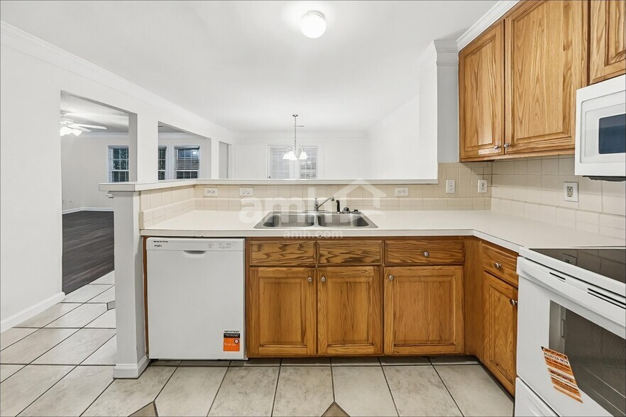 Building Photo - 4601 Heritage Woods Dr