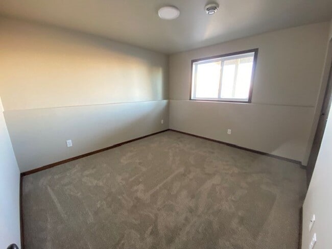 Building Photo - Beautiful home located in fast-growing Horace, ND.