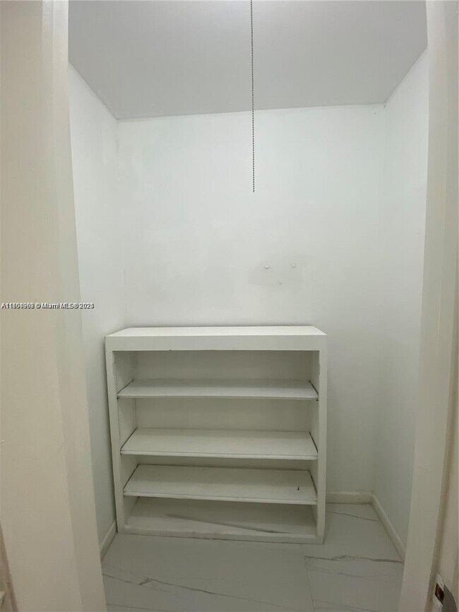 Building Photo - 111 Tilford F