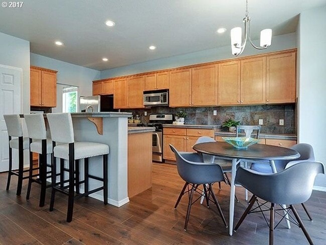 Building Photo - Beautiful 4 bedroom/2.5 bath Home in Newberg