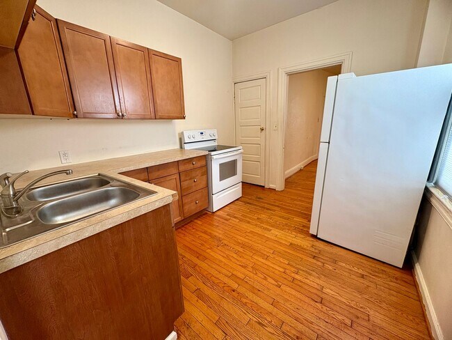 Building Photo - 118 S Richland Ave