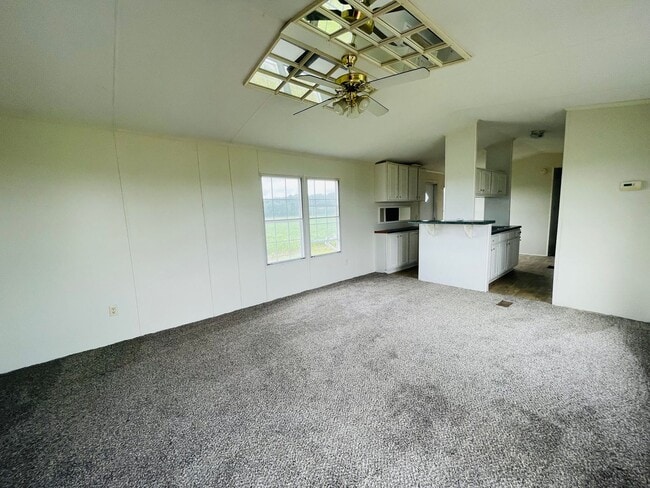 Building Photo - 2 BR, 2 BA Singlewide in Great Location in Pikeville!