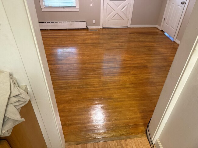 Living Room - Refinished Floor - 34175 N Hainesville Rd