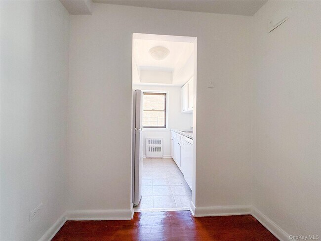 Building Photo - 2545 Sedgwick Ave