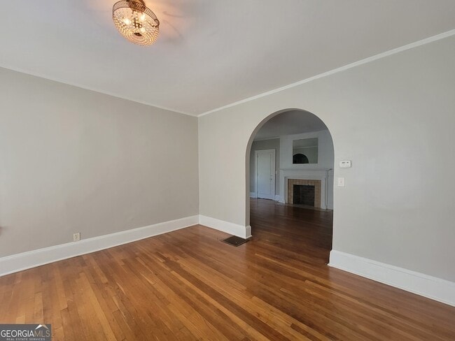 Building Photo - 644 Kennolia Dr SW