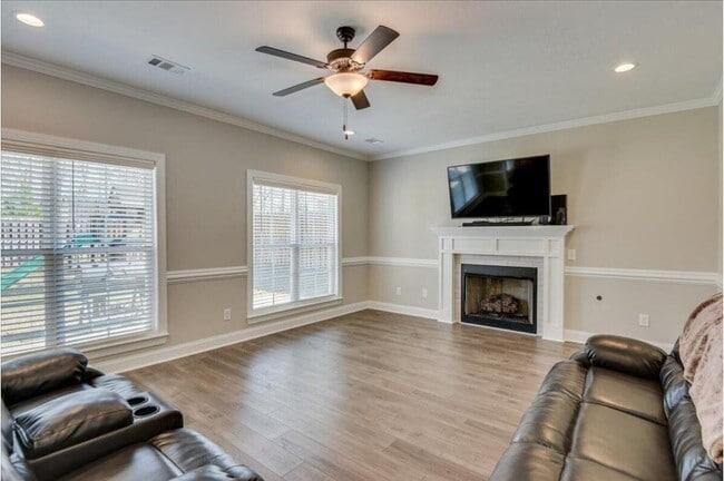 Building Photo - 3651 Kearsley St