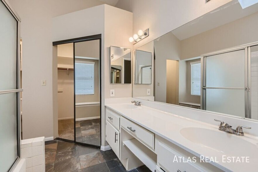 Building Photo - 1659 Duarte Dr