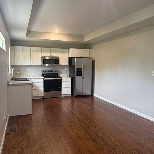 Building Photo - 2 Bedroom 1 Bath House