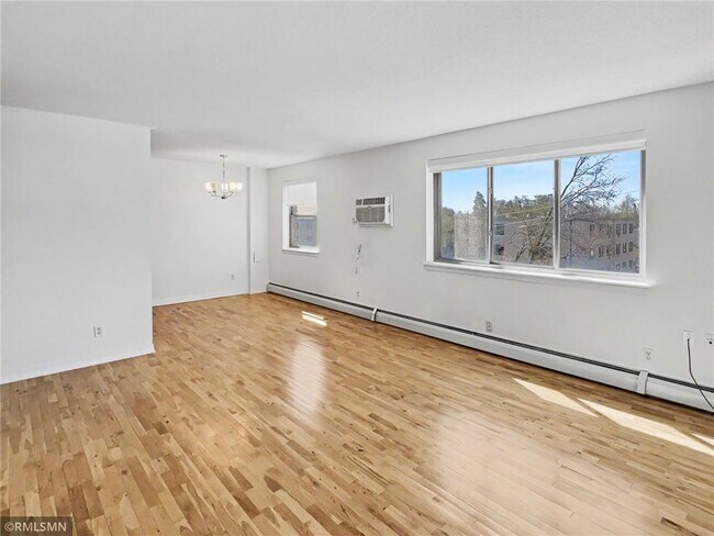 Building Photo - 2727 W 43rd St