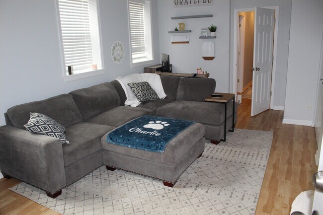 Building Photo - 3745 W Argyle St