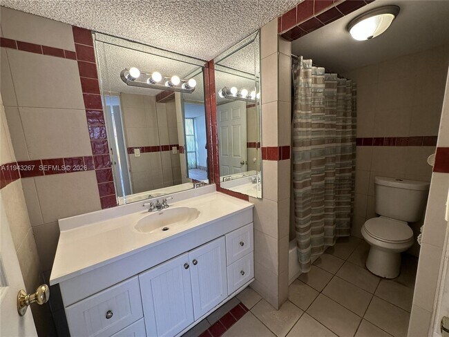 Building Photo - 17021 N Bay Rd