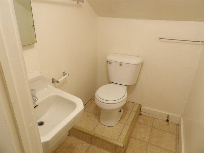 Building Photo - 716 NW Ferris Ave