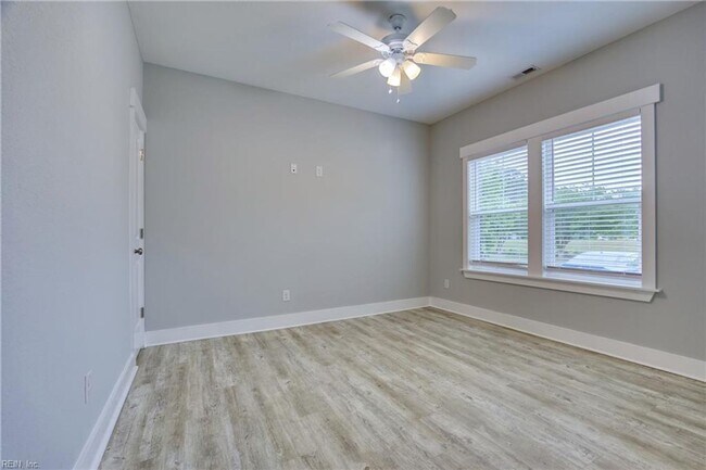 Building Photo - RIVER CREEK COMMONS