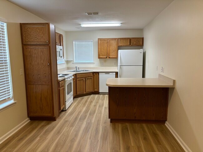 Building Photo - 3041 Camelliawood Cir E