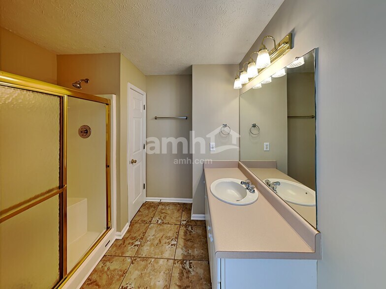 Building Photo - 76 Yellowstone Ln