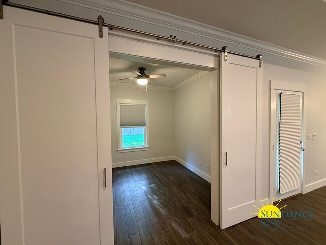 Building Photo - Spacious 5-Bedroom Home in Northern Pines, Fort Walton Beach!
