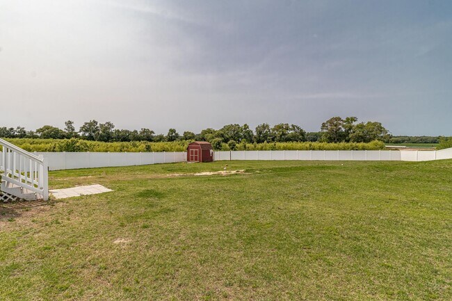 Building Photo - SPACIOUS Newer Construction Home in Pikevi...