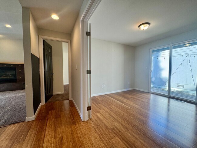 Building Photo - $500 Move In Discount! | 3 Bedroom 2 Bath ...