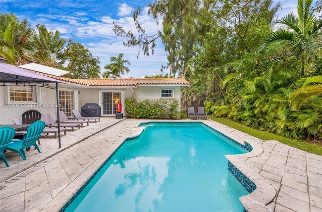 Building Photo - 7711 Coquina Dr