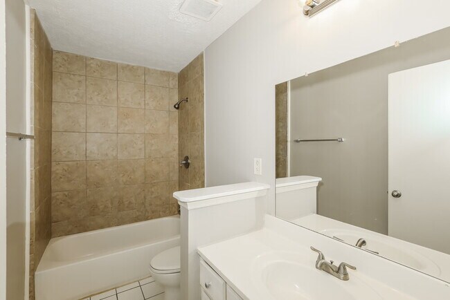 Building Photo - 8866 Wellston Ct