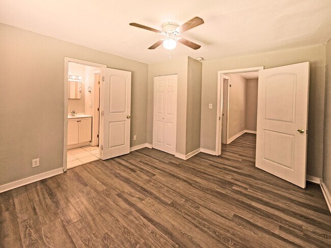 Building Photo - 2/1 Duplex Near Hank Aaron Dr - Housing Vo...