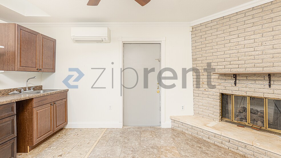 Building Photo - Unit