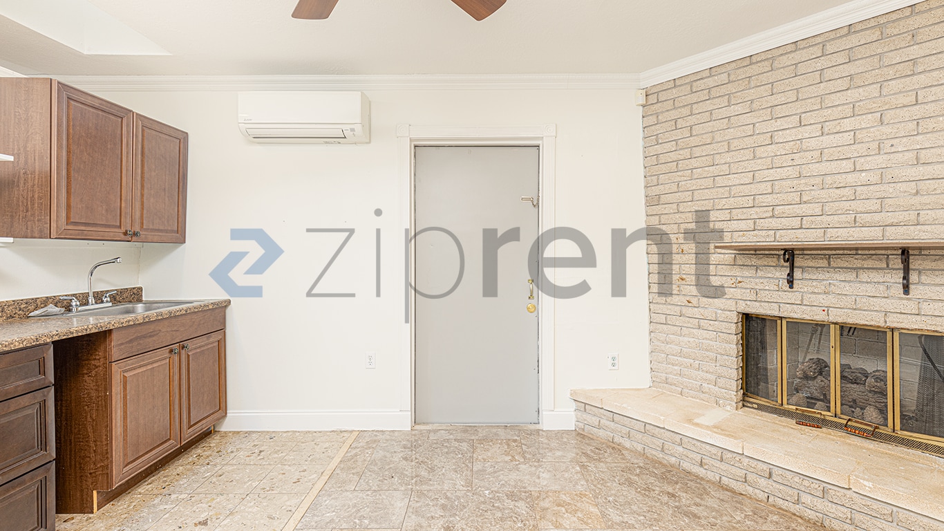 Building Photo - Unit