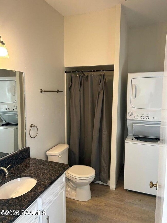 Building Photo - 205 Castle Row