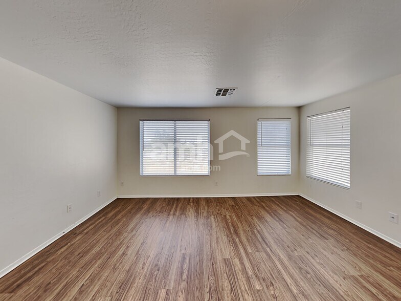 Building Photo - 1030 S 223rd Ln