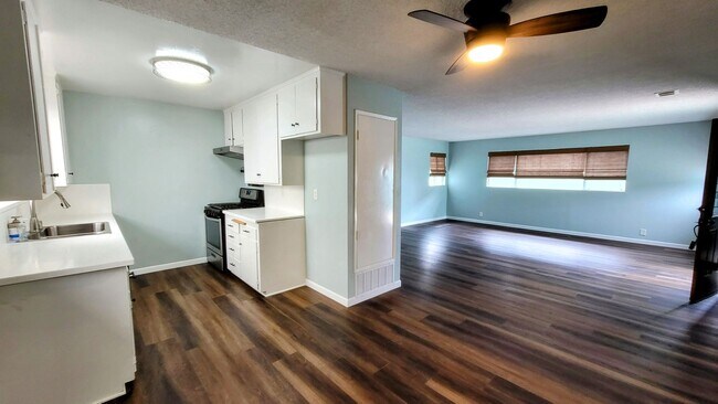 Building Photo - Oxnard Shores Home