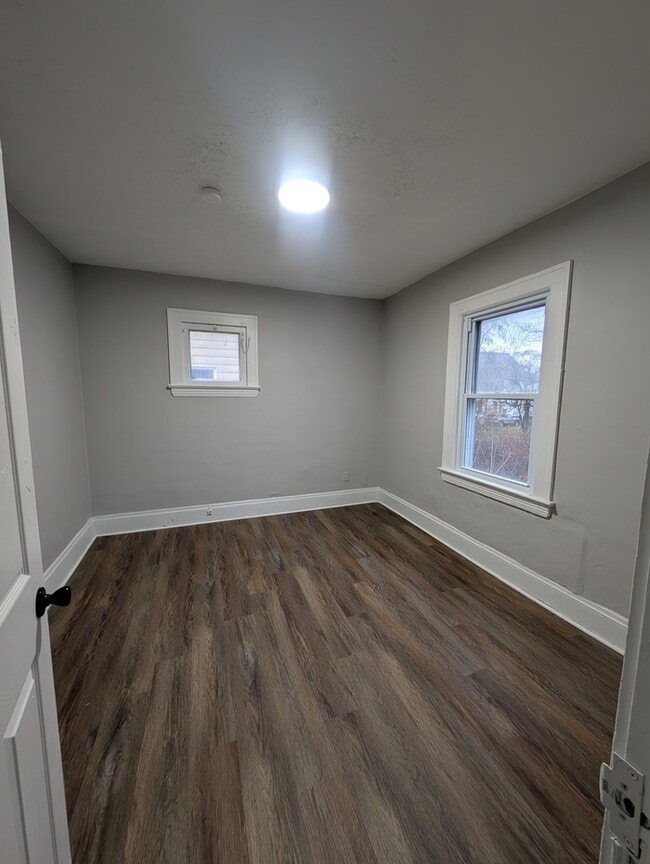 Building Photo - Charming 3BR 1BA Home w/  Solar Panels • Driveway in Cleveland